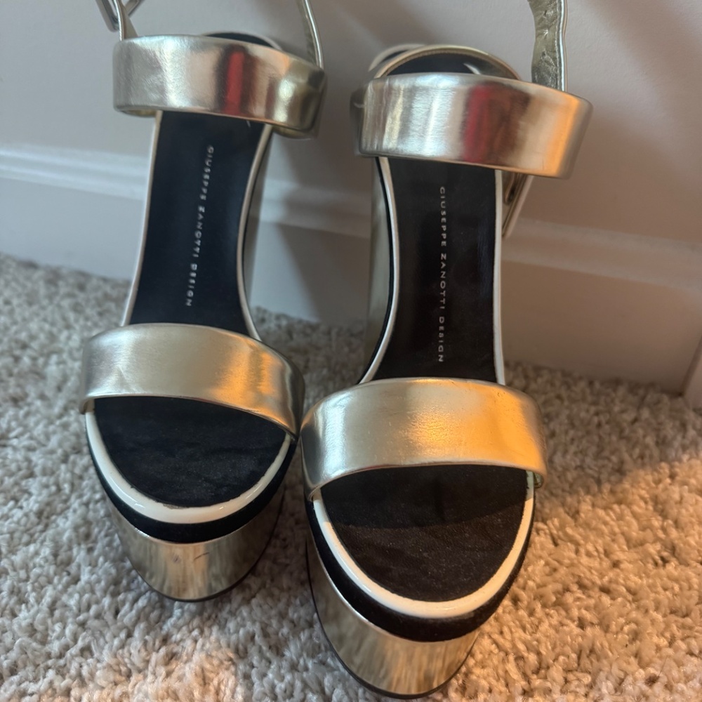 Giuseppe Zanotti - Picture 3 of 6